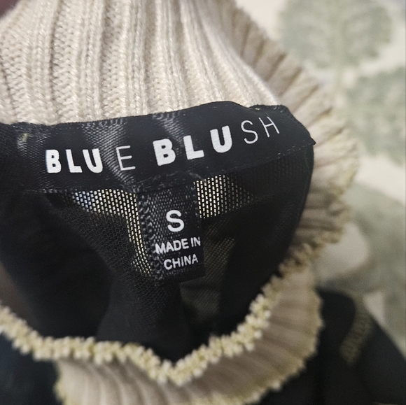 BLUE BLUSH fitted mesh long sleeve mock neck sweater trim top. Size small NWT - Picture 7 of 16